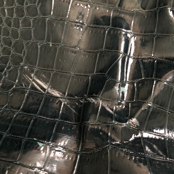 EMBOSSED GREEN FAUX SNAKESKIN TOTE BAG - Picture 10 of 11